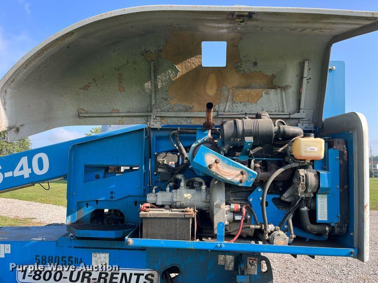 image for item MG9469 2005 Genie S-40 boom lift