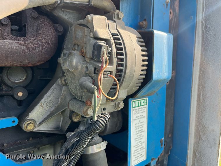 image for item MG9469 2005 Genie S-40 boom lift