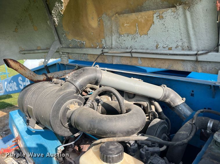 image for item MG9469 2005 Genie S-40 boom lift