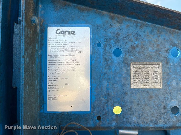 image for item MG9469 2005 Genie S-40 boom lift