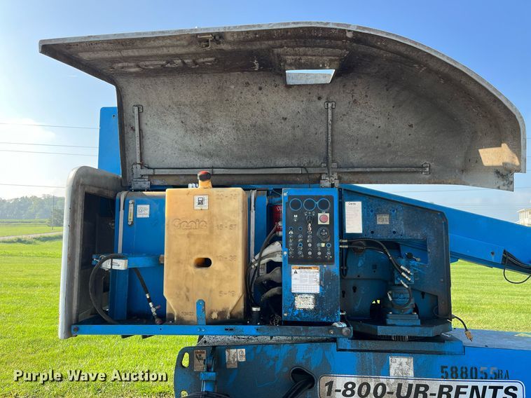 image for item MG9469 2005 Genie S-40 boom lift