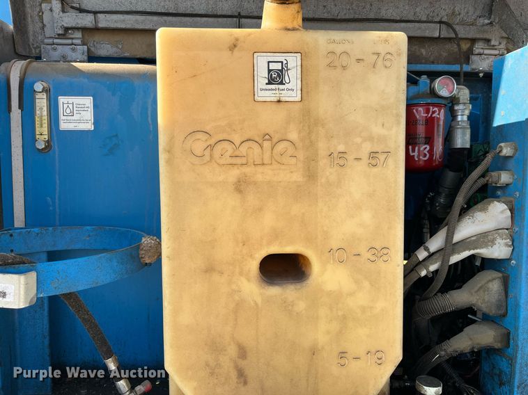 image for item MG9469 2005 Genie S-40 boom lift