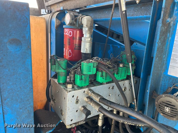 image for item MG9469 2005 Genie S-40 boom lift