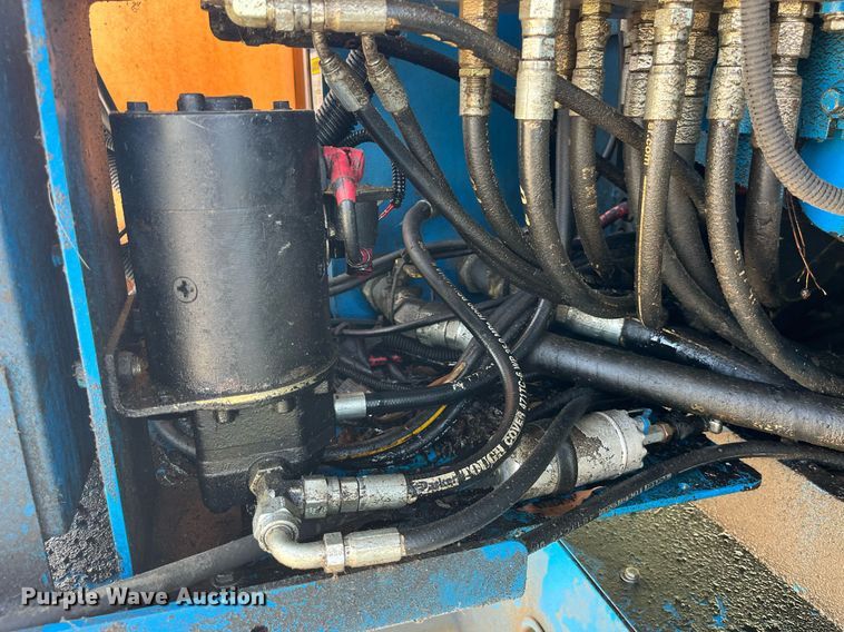 image for item MG9469 2005 Genie S-40 boom lift