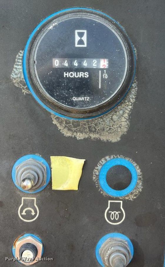 image for item MG9469 2005 Genie S-40 boom lift