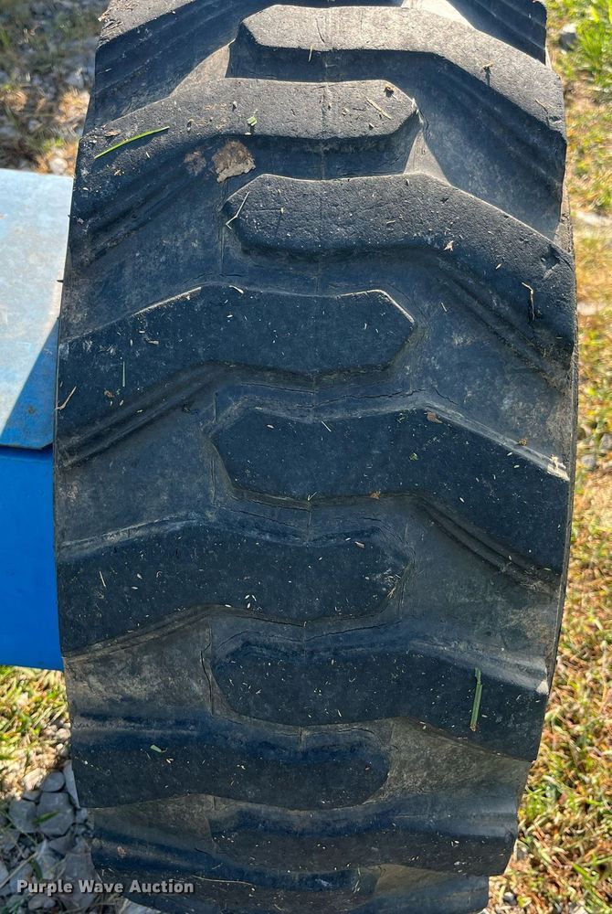 image for item MG9469 2005 Genie S-40 boom lift