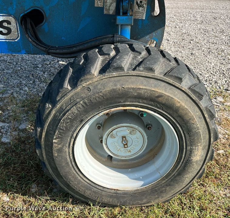 image for item MG9469 2005 Genie S-40 boom lift