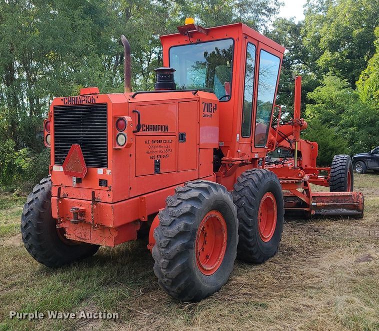 image for item MJ9336 1993 Champion 710A  motor grader