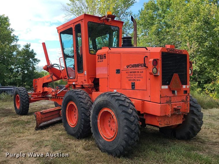 image for item MJ9336 1993 Champion 710A  motor grader