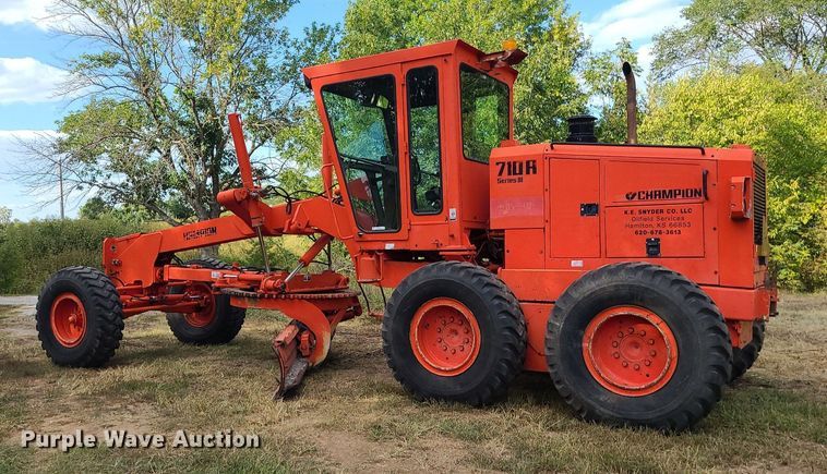 image for item MJ9336 1993 Champion 710A  motor grader