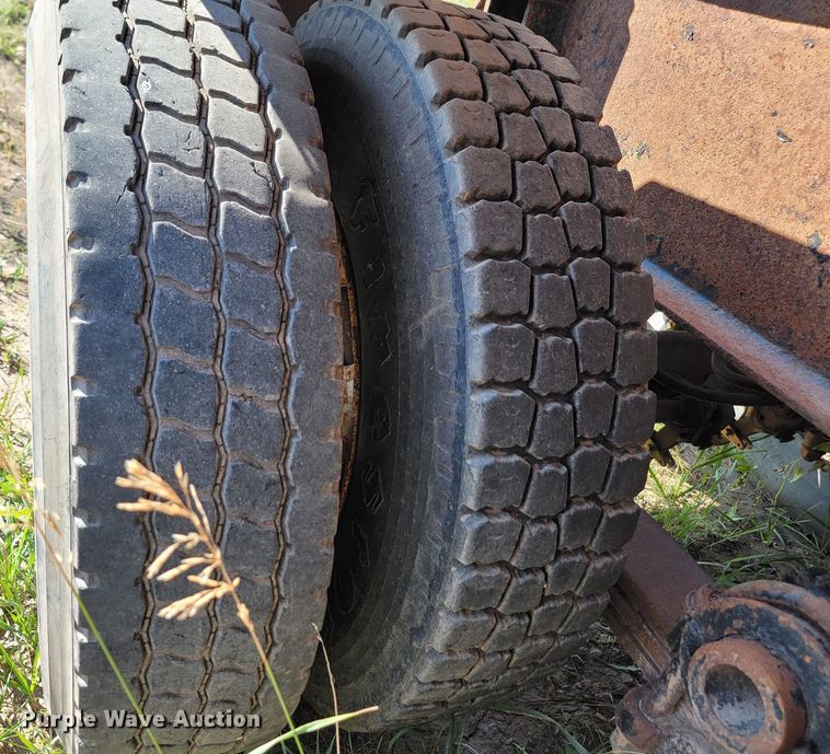 image for item ML9285 1995  Roll-off container trailer