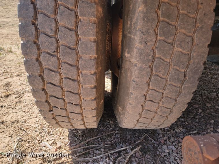 image for item ML9285 1995  Roll-off container trailer