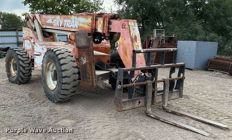 image for item MQ9389 2004 Sky Trak 10042  telehandler