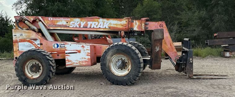 image for item MQ9389 2004 Sky Trak 10042  telehandler