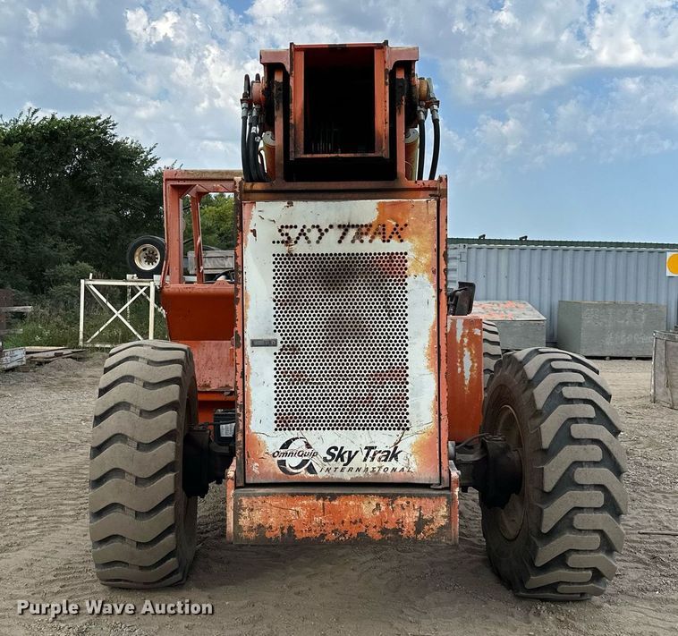 image for item MQ9389 2004 Sky Trak 10042  telehandler