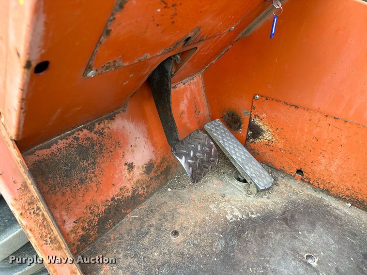 image for item MQ9389 2004 Sky Trak 10042  telehandler