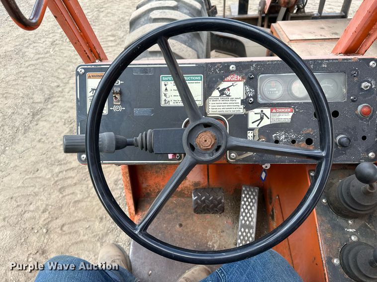 image for item MQ9389 2004 Sky Trak 10042  telehandler