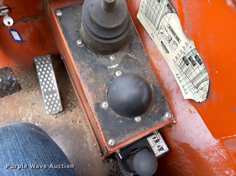 image for item MQ9389 2004 Sky Trak 10042  telehandler