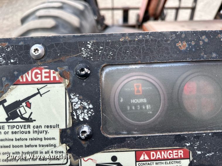 image for item MQ9389 2004 Sky Trak 10042  telehandler