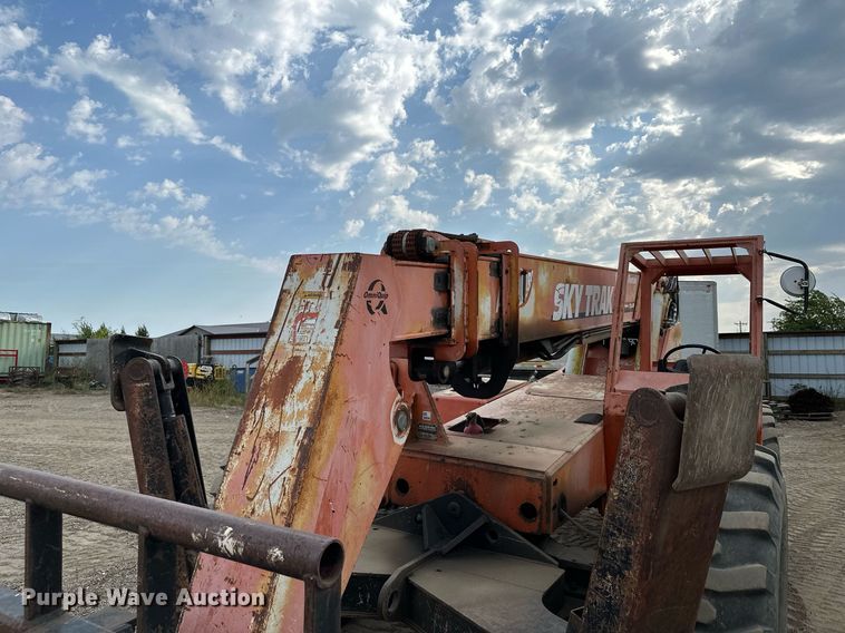 image for item MQ9389 2004 Sky Trak 10042  telehandler