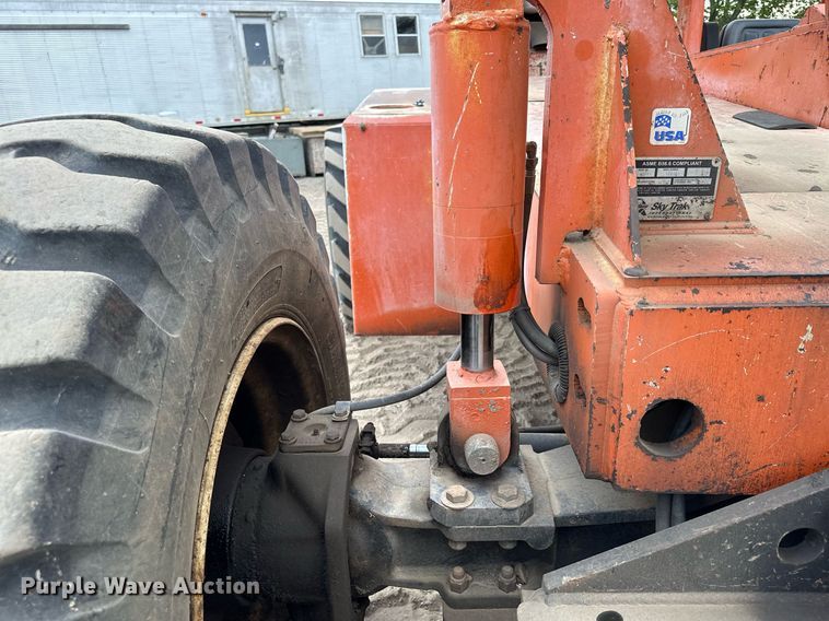 image for item MQ9389 2004 Sky Trak 10042  telehandler