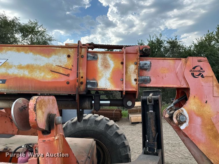 image for item MQ9389 2004 Sky Trak 10042  telehandler