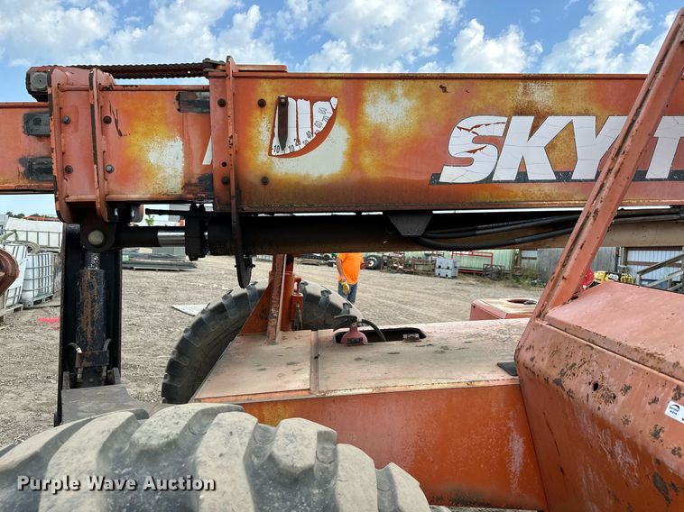 image for item MQ9389 2004 Sky Trak 10042  telehandler