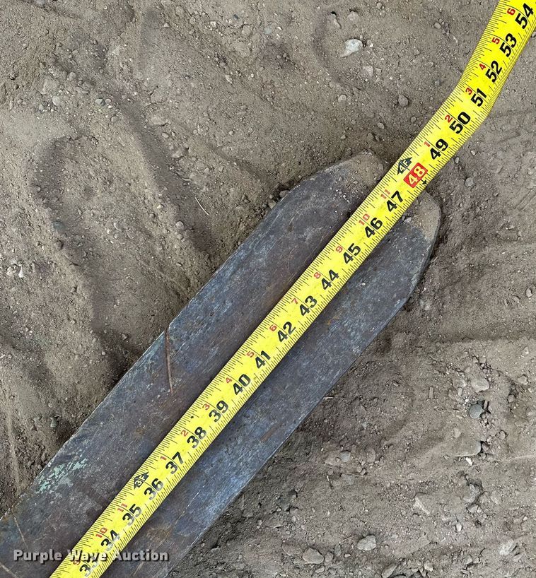 image for item MQ9389 2004 Sky Trak 10042  telehandler