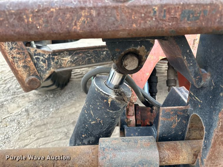 image for item MQ9389 2004 Sky Trak 10042  telehandler