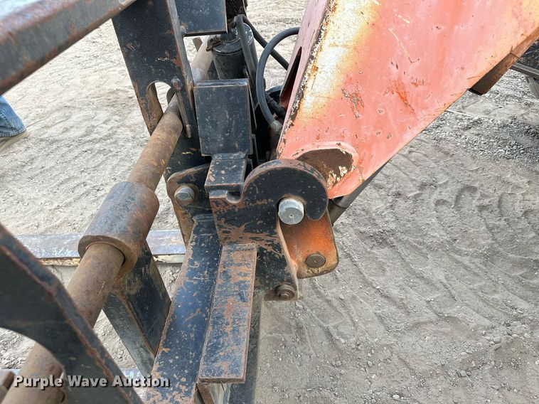 image for item MQ9389 2004 Sky Trak 10042  telehandler