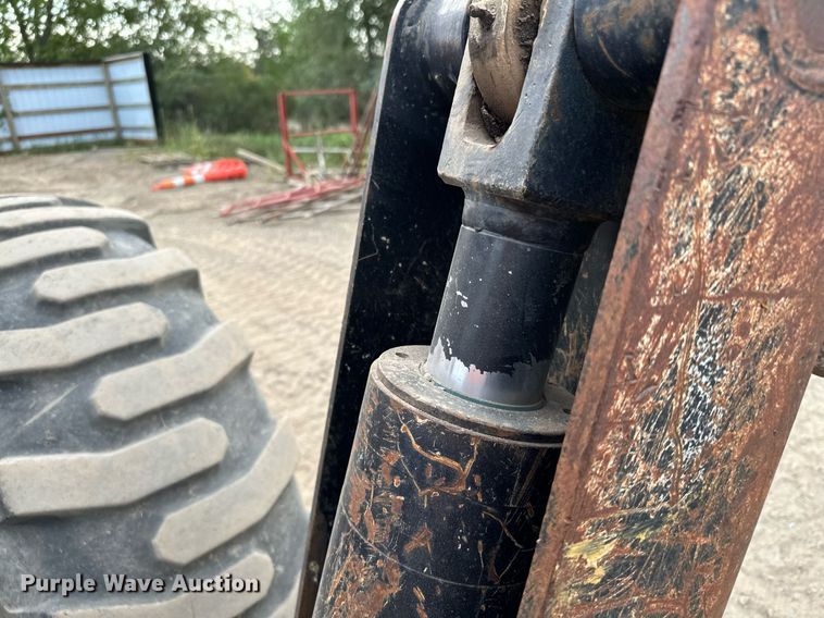 image for item MQ9389 2004 Sky Trak 10042  telehandler