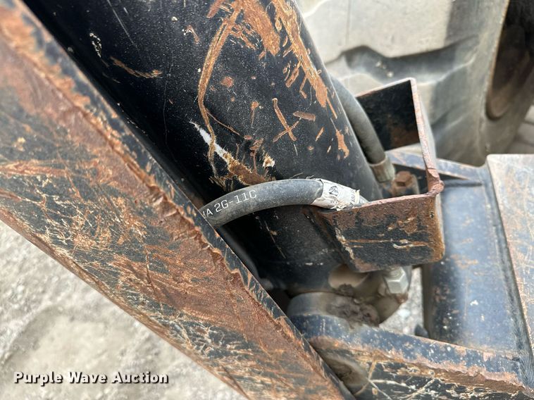 image for item MQ9389 2004 Sky Trak 10042  telehandler