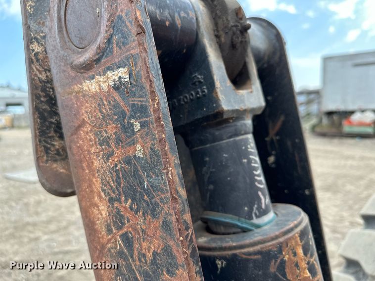 image for item MQ9389 2004 Sky Trak 10042  telehandler