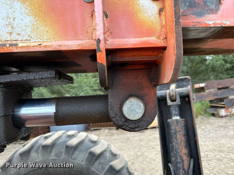 image for item MQ9389 2004 Sky Trak 10042  telehandler