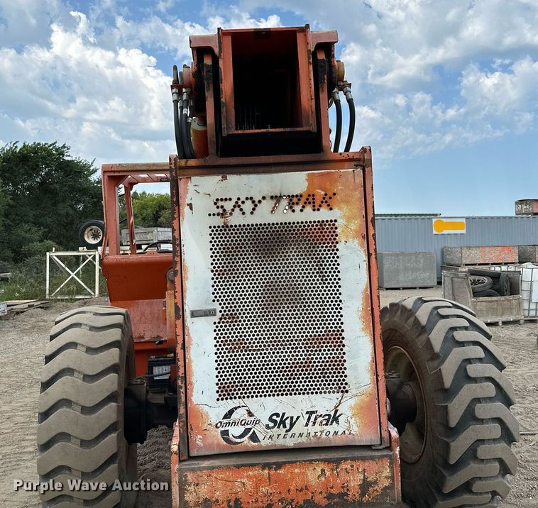 image for item MQ9389 2004 Sky Trak 10042  telehandler