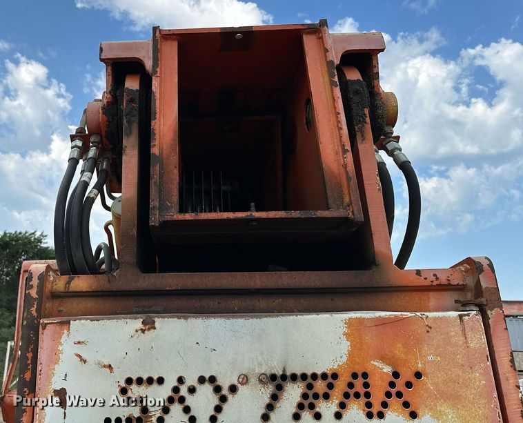 image for item MQ9389 2004 Sky Trak 10042  telehandler