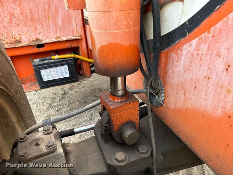 image for item MQ9389 2004 Sky Trak 10042  telehandler