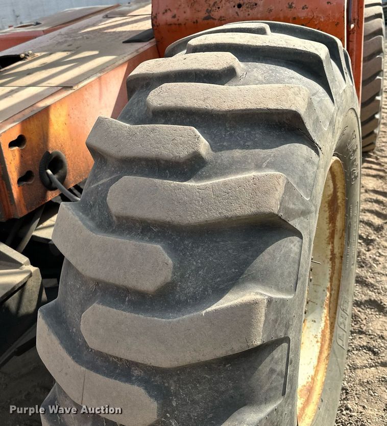 image for item MQ9389 2004 Sky Trak 10042  telehandler