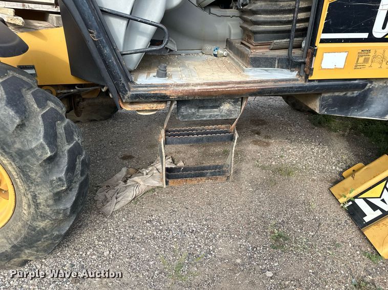 image for item MQ9390 2004 Caterpillar TH560B telehandler