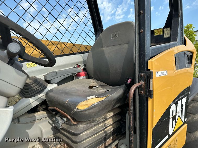 image for item MQ9390 2004 Caterpillar TH560B telehandler