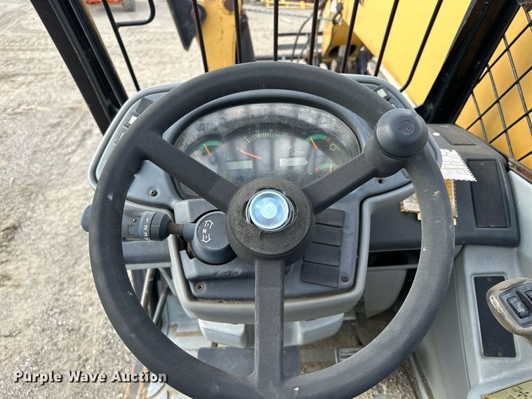 image for item MQ9390 2004 Caterpillar TH560B telehandler