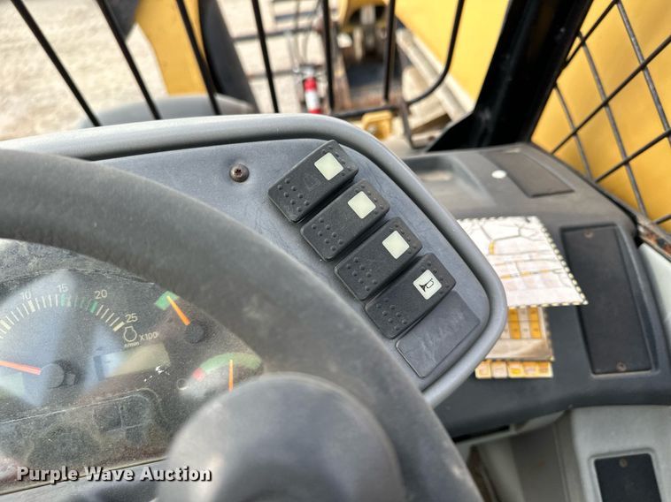 image for item MQ9390 2004 Caterpillar TH560B telehandler