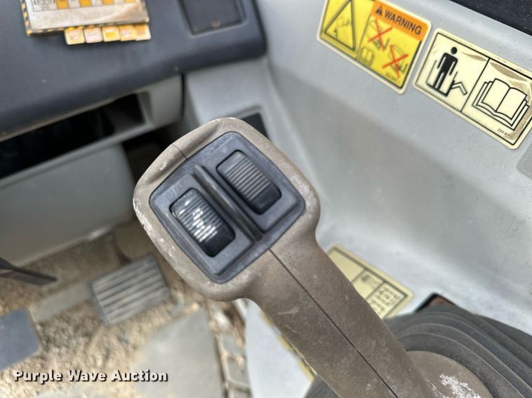 image for item MQ9390 2004 Caterpillar TH560B telehandler