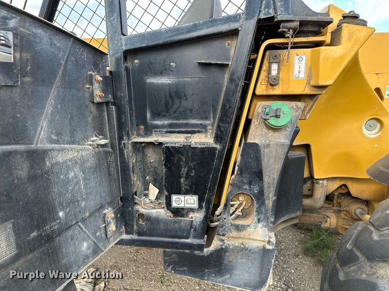 image for item MQ9390 2004 Caterpillar TH560B telehandler