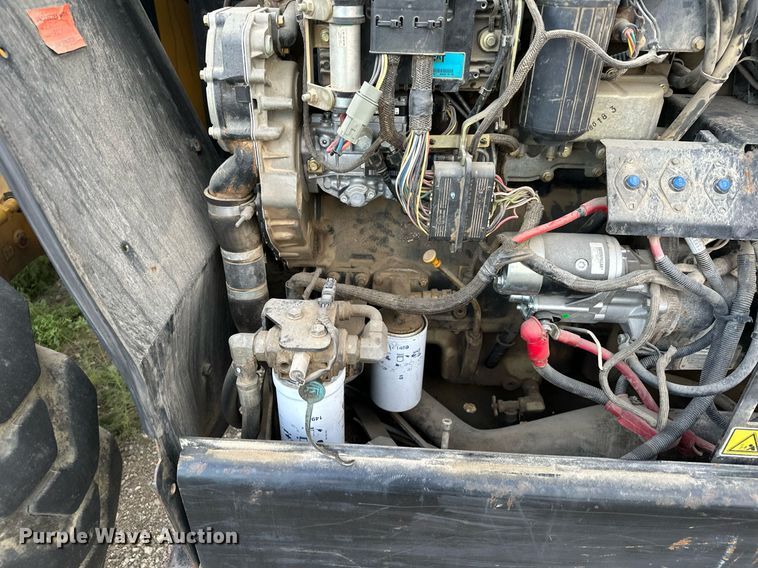 image for item MQ9390 2004 Caterpillar TH560B telehandler