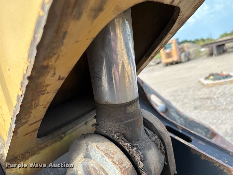 image for item MQ9390 2004 Caterpillar TH560B telehandler