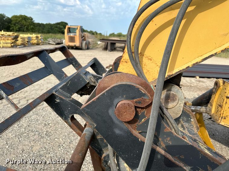 image for item MQ9390 2004 Caterpillar TH560B telehandler