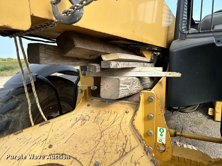 image for item MQ9390 2004 Caterpillar TH560B telehandler