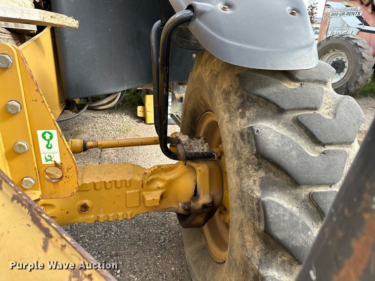 image for item MQ9390 2004 Caterpillar TH560B telehandler