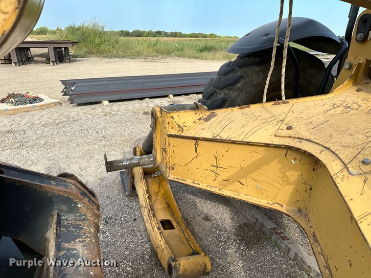 image for item MQ9390 2004 Caterpillar TH560B telehandler